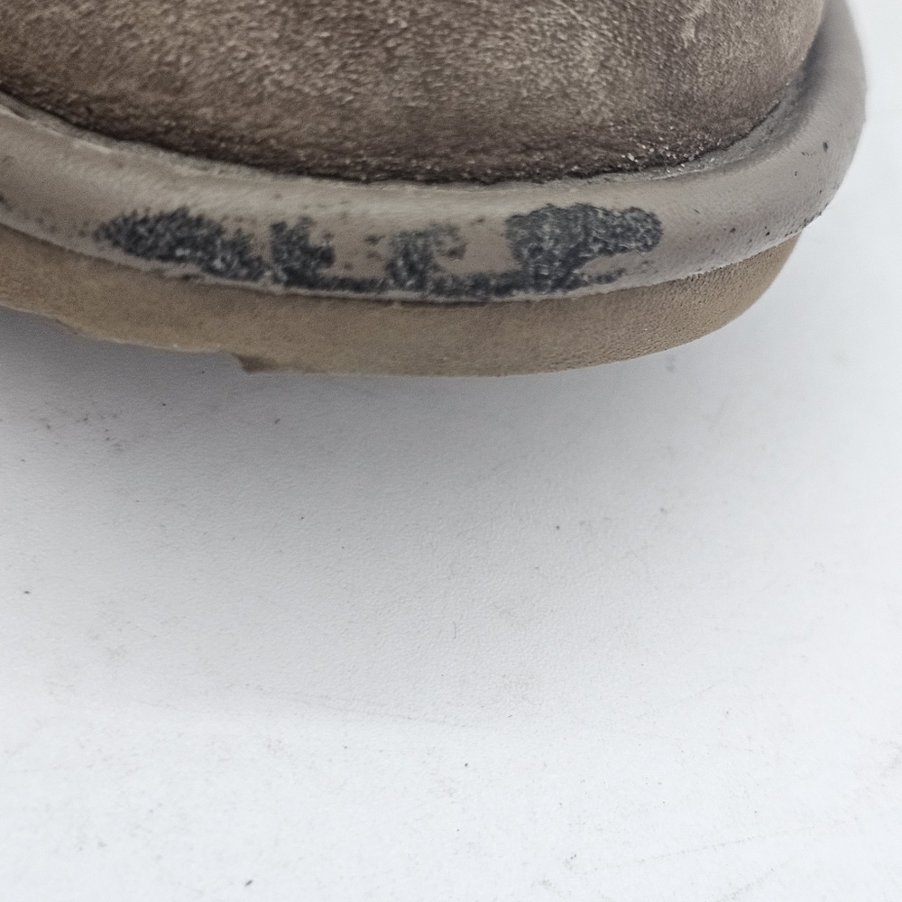 UGG Classic Short Shine Boots Dusted Cocoa Little Big Kid Size 2 Metallic Heel - Picture 9 of 11